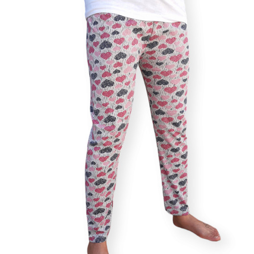 نمای کلی شلوار زنانه راحتی با طرح قلبی مناسب تابستان