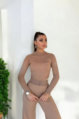 ست بافت زنانه ترک رنگ خاکی – بلوز کراپ و شلوار کبریتی