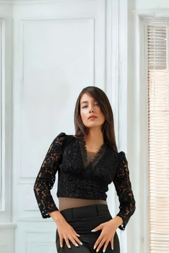 شومیز کراپ گیپور دانتل زنانه مشکی – مناسب مهمانی و مجالس